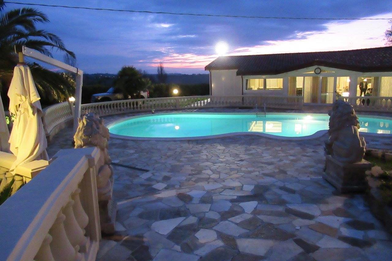 Country House Resort Villa Giardino Degli Eventi Fano Buitenkant foto