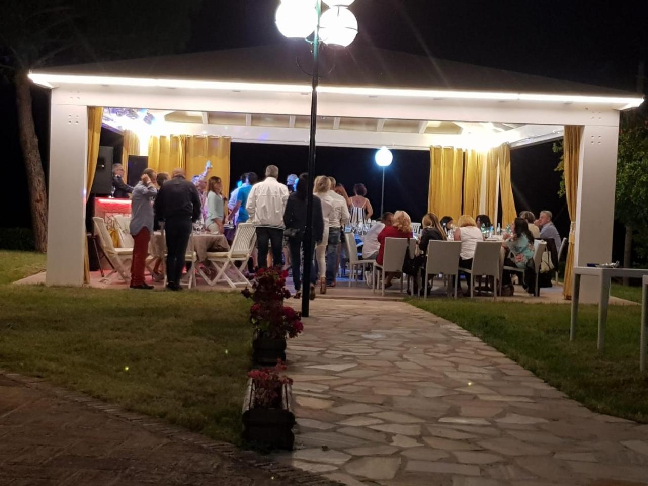 Country House Resort Villa Giardino Degli Eventi Fano Buitenkant foto